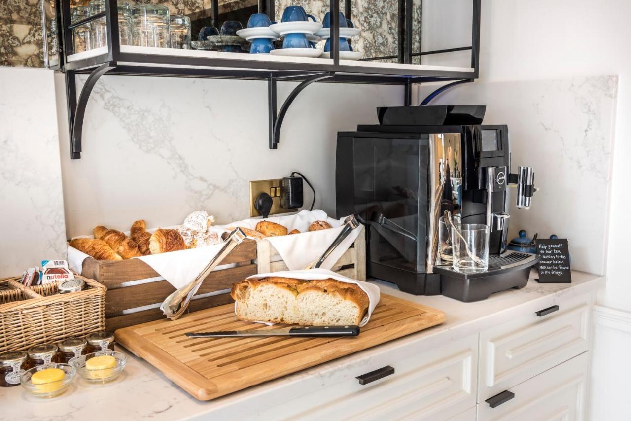The Capital Hotel, Apartments & Townhouse Лондон Екстер'єр фото A fully automatic espresso machine