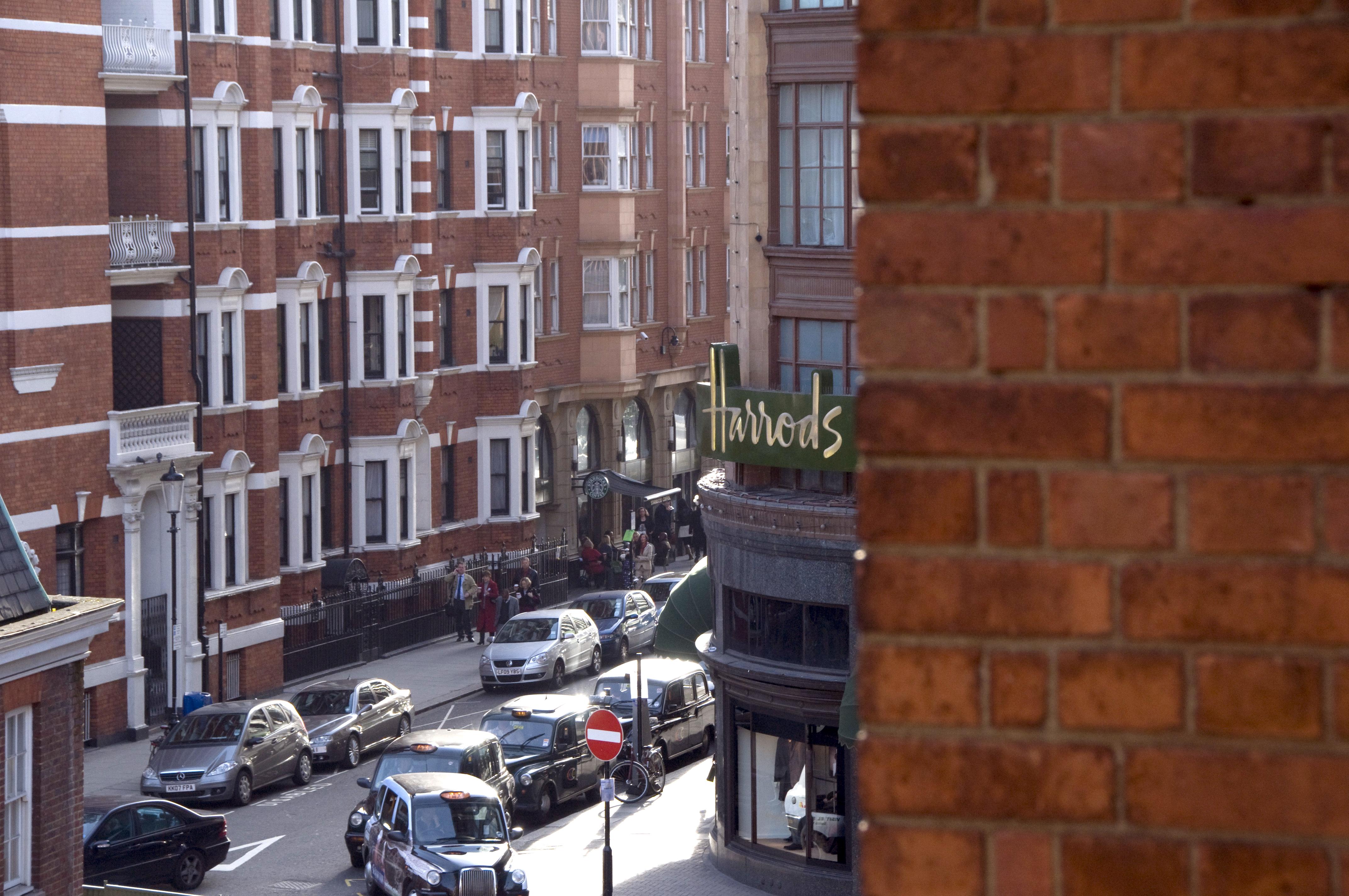 The Capital Hotel, Apartments & Townhouse Лондон Екстер'єр фото The corner of Wigmore Street and Wigmore Hall