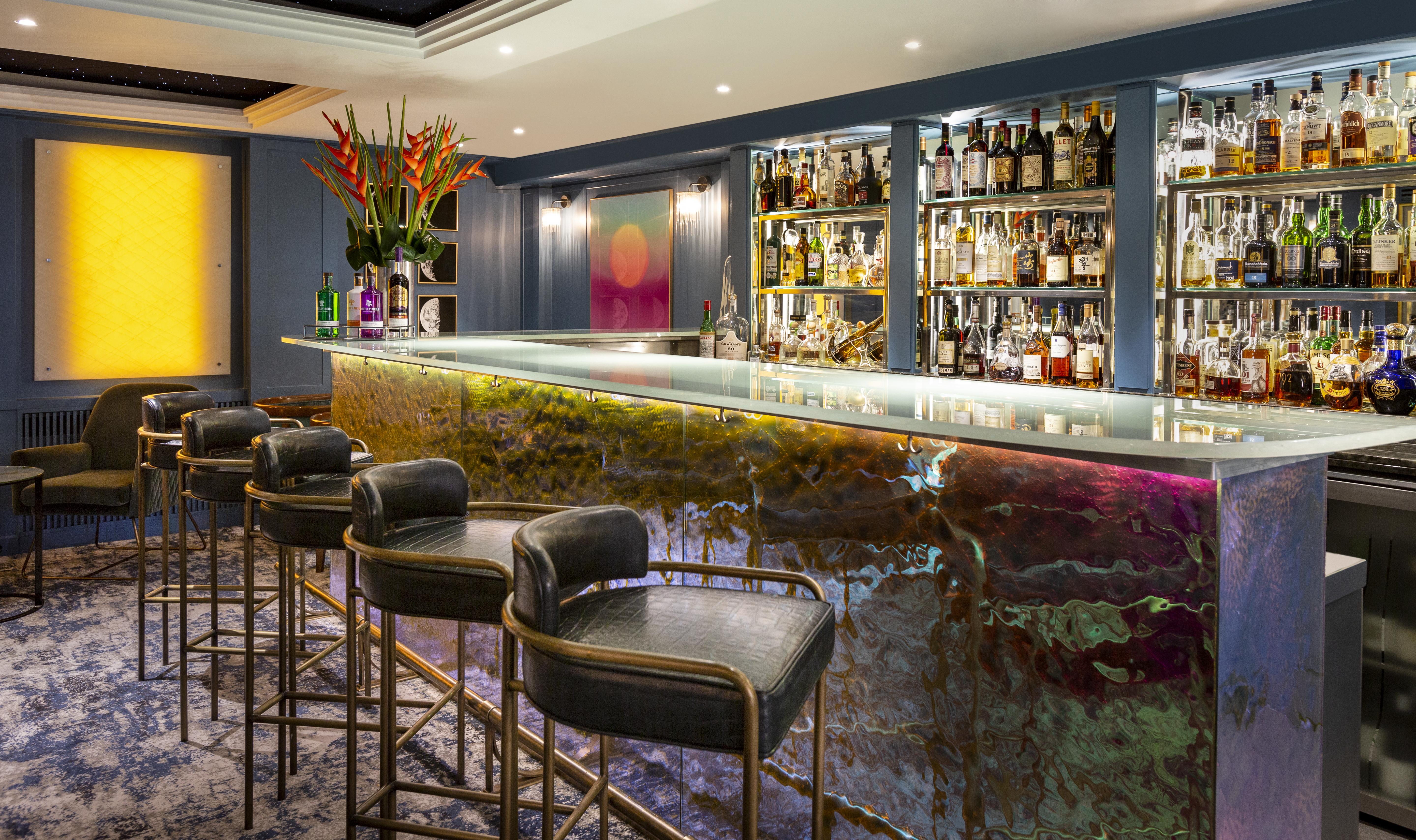 The Capital Hotel, Apartments & Townhouse Лондон Екстер'єр фото The bar at the 1900